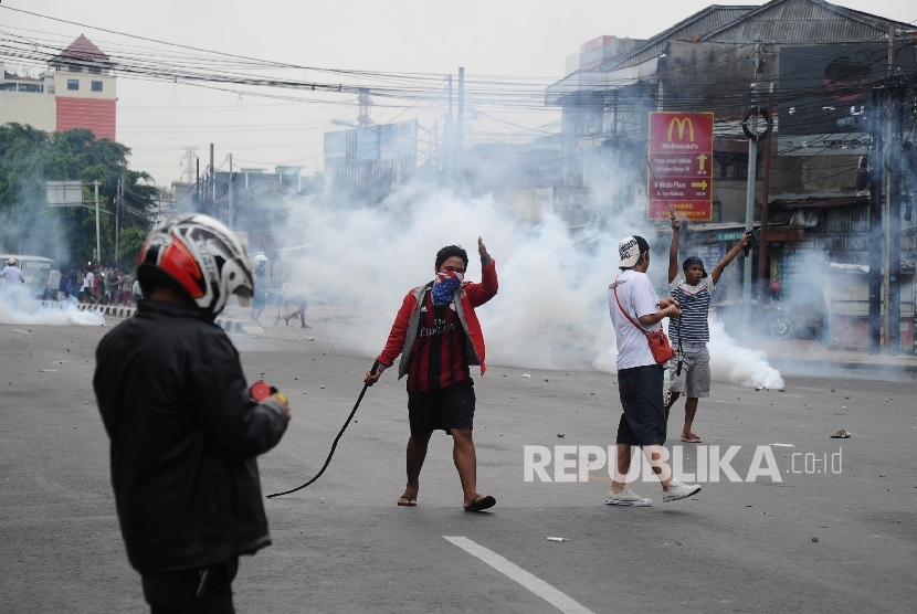 Warga terlibat aksi tawuran di Jakarta. (Ilustrasi)