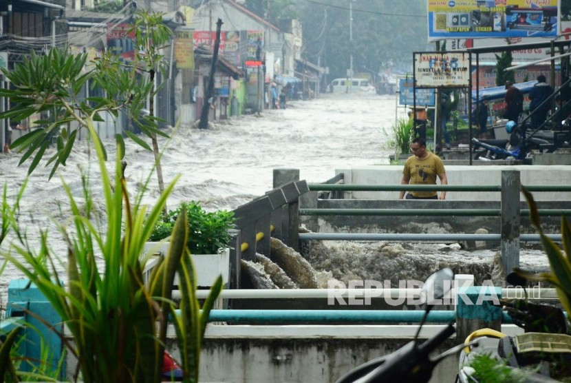 Banjir akibat sungai yang meluap (ilustrasi) 