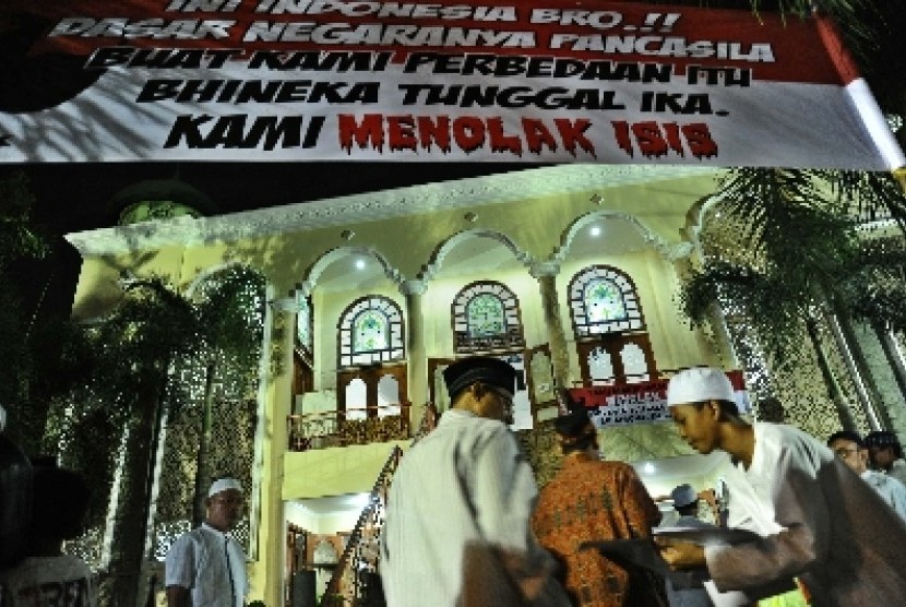 Warga, Tokoh Masyarakat, aparat keamananan Polri dan TNI menghadiri deklarasi penolakan Islamic State Of Iraq & Suriah (ISIS) di Masjid Muhammad Ramadhan, Pekayon, Bekasi Selatan, Jakarta,