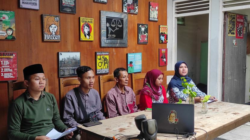 Warga Wadas menggelar jumpa pers menolak tambang andesit, di LBH Yogyakarta pada Rabu (6/7/2022). Polda Jateng mengatakan belum ada permintaan pengamanan pengukuran lahan di Wadas.