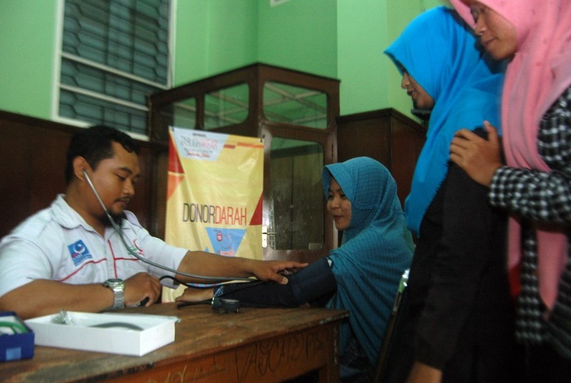 Warga Yogyakarta begitu antusias mengikuti cek kesehatan gratis yang diselenggarakan dalam rangkaian Tabligh Akbar Republika 2016 di Masjid Syuhada pada Sabtu (30/12).