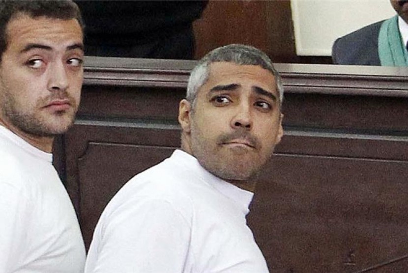 Wartawan Al Jazeera Baher Mohamed dan Mohamed Fahmy 