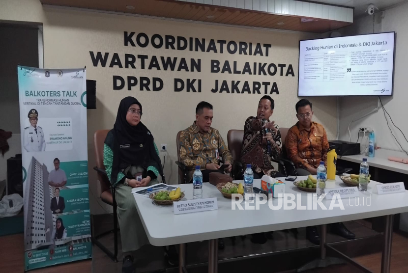 Wartawan Balai Kota menggelar diskusi bertajuk Transformasi Vertikal di Tengah Tantangan Global yang digelar di Bengkel Wartawan, Balai Kota Jakarta, Kamis (11/9/2025).