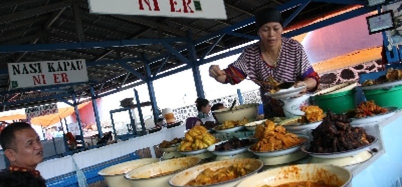Warung kuliner di Pasar Lereng, Kota Bukittinggi, Sumatera Barat