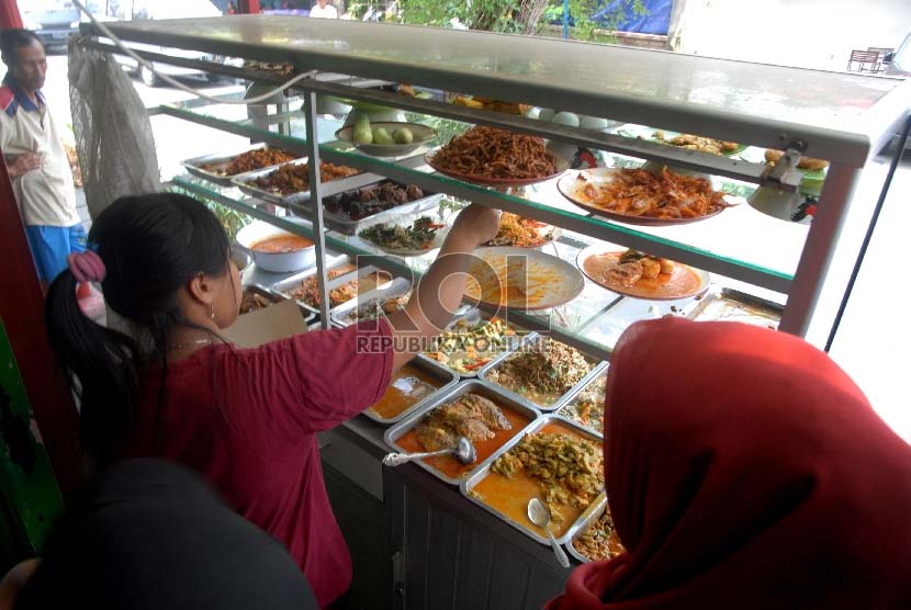  Warung  Makan  di Sukabumi Diminta Buka Sore Hari 