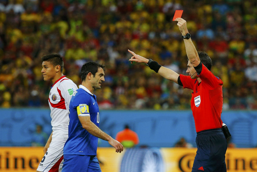 Wasit di laga Piala Dunia 2014 Brasil.