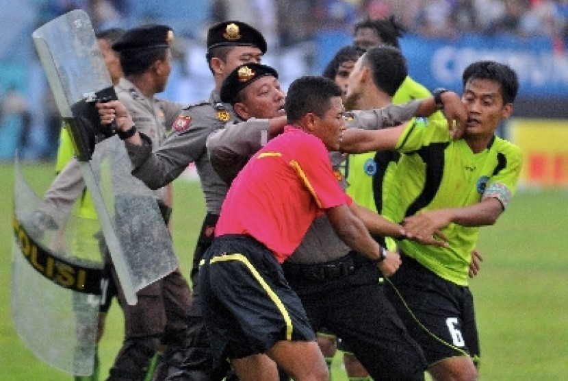 Wasit di Indonesia (Ilustrasi). Korps baju hijau jadi salah satu elemen yang harus dibenahi Erick Thohir. 