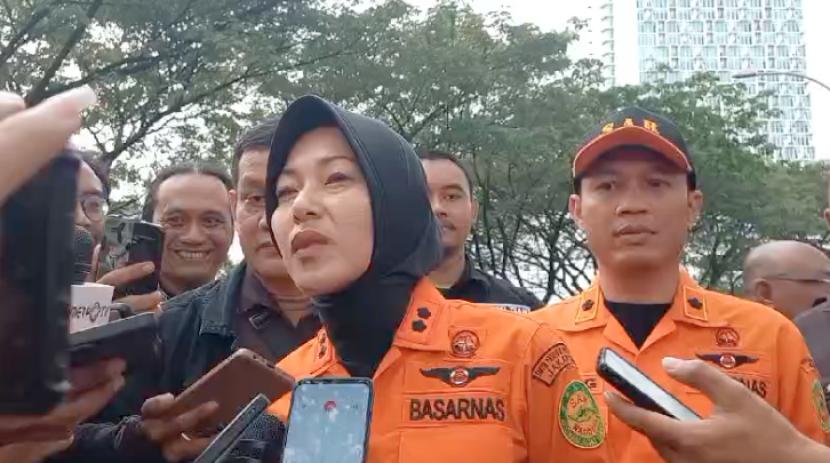 Wawancara Kepala Kantor SAR Jakarta Desiana Kartika Bahari terkait proses evakuasi korban pesawat jatuh di kawasan BSD, Kecamatan Serpong, Kota Tangerang Selatan, Ahad (19/5/2024) sore. 