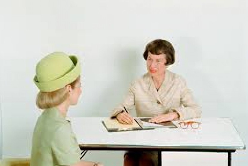 Wawancara kerja memerlukan keseriusan dan rasa hormat dari yang diwawancarai kepada pihak pemilik pekerjaan.