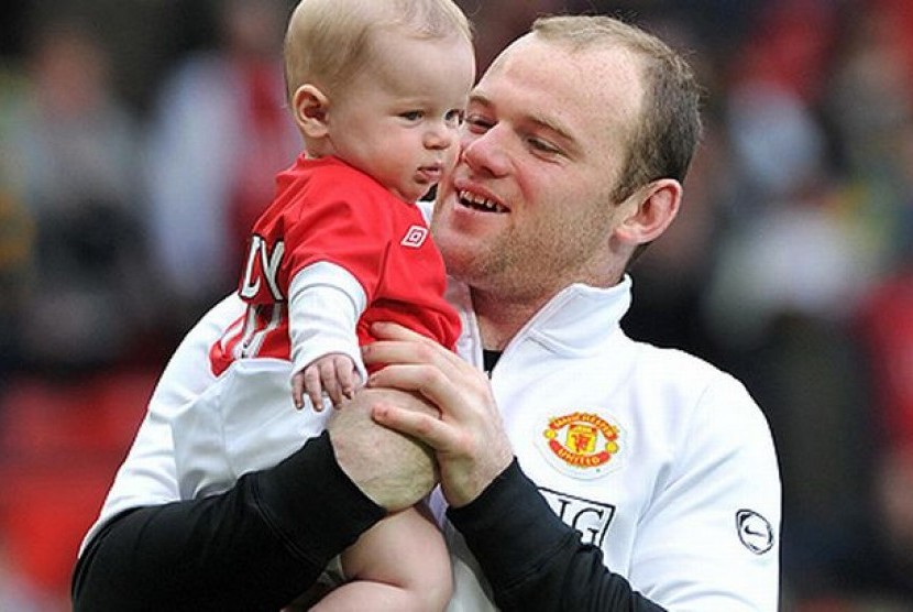 Wayne Rooney bersama dengan puteranya, Kai