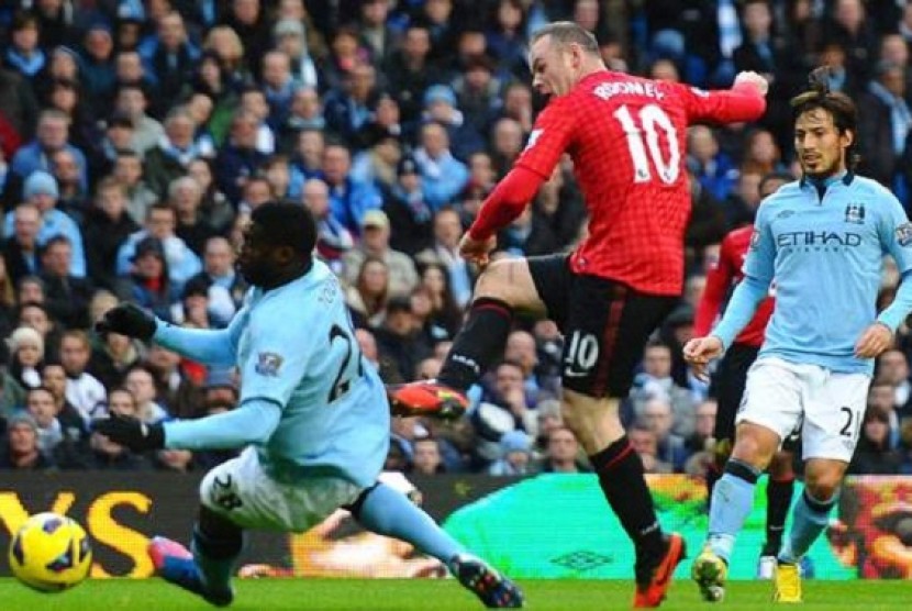 Wayne Rooney mencetak gol kedua ke gawang Manchester City dalam derby Manchester, Ahad (9/12) malam WIB. Dalam laga itu, MU menang dengan skorer tipis 3-2.