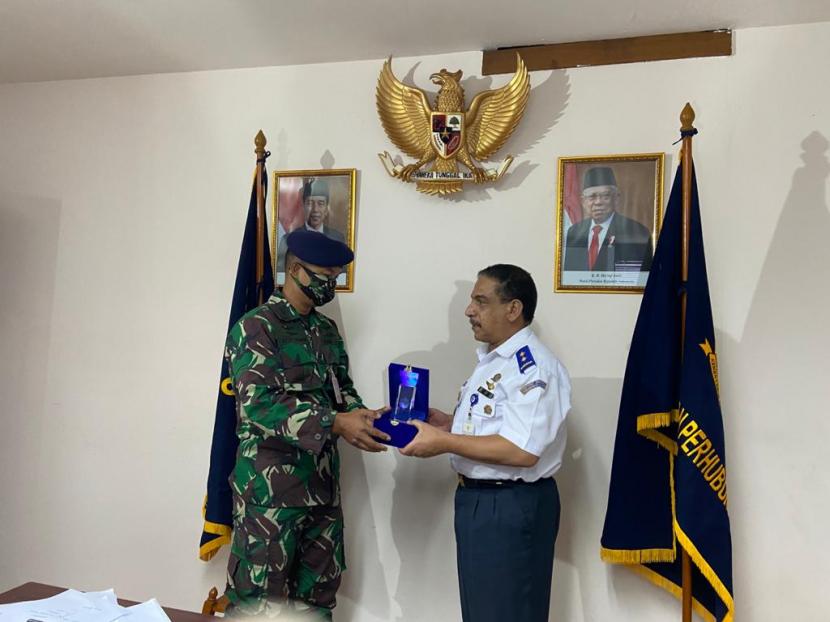 Webinar dibuka oleh Laksamana Pertama TNI Kresno Buntoro selaku Kepala Dinas Hukum TNI Angkatan Laut dan diisi oleh beberapa narasumber dari Kementerian Perhubungan.