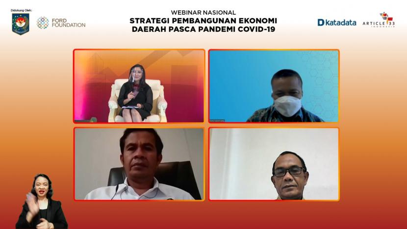 Webinar Nasional Strategi Pembangunan Ekonomi Daerah Pasca Covid-19