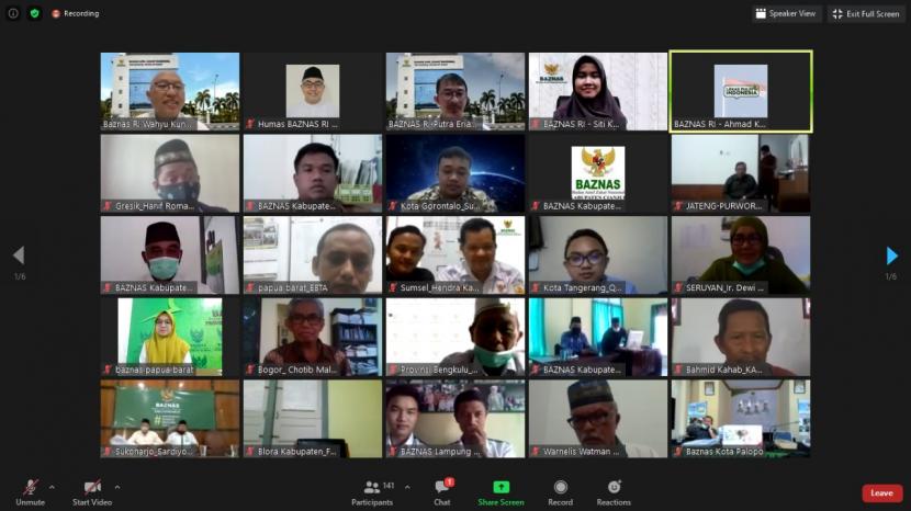 Webinar protokol pencegahan Covid-19 yang digelar oleh Baznas secara online melalui media Zoom yang dibuka langsung oleh Direktur utama Baznas M Arifin Purwakananta, dan dihadiri oleh Direktur Operasi Baznas RI sekaligus Ketua Satuan Tugas Covid-19 Baznas RI Wahyu TT Kuncahyo, serta 190 peserta yang terdiri dari jajaran kepala divisi, kepala bagian Baznas RI, anggota Baznas Provinsi dan Baznas Kabupaten/Kota, serta amilin dan amilat Baznas, pada Senin (23/11). 