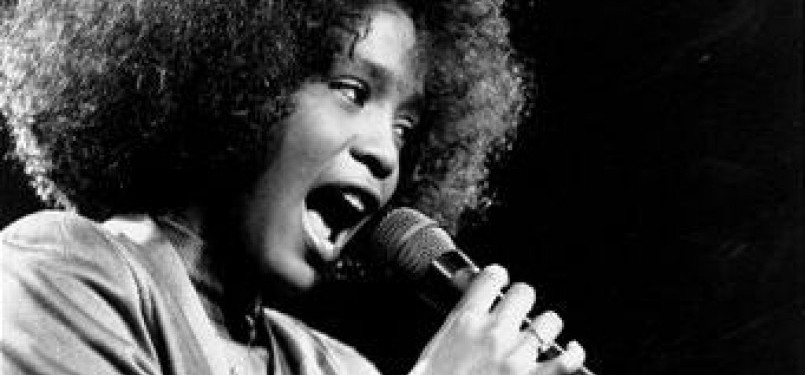  Whitney Houston menggelar konser musik di Boston Garden, Amerika, pada 10 Mei 1986. 