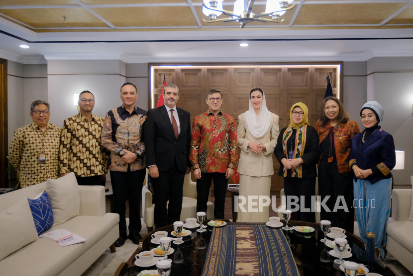 Widiyanti Putri Wardhana, Minister of Tourism received Professor Talip Küçükcan, Ambassador of Türkiye to Indonesia on (19/9/2025) to discuss strenghtening tourism relations between the two countries. 