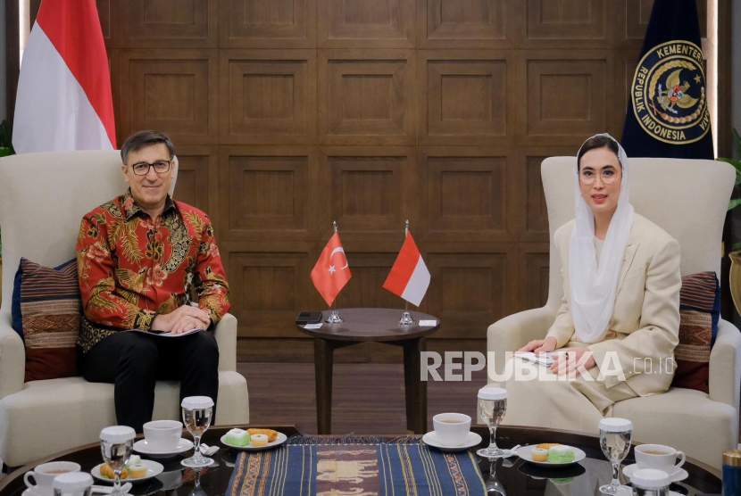 Widiyanti Putri Wardhana, Minister of Tourism received Professor Talip Küçükcan, Ambassador of Türkiye to Indonesia to discuss strenghtening tourism relations between the two countries.