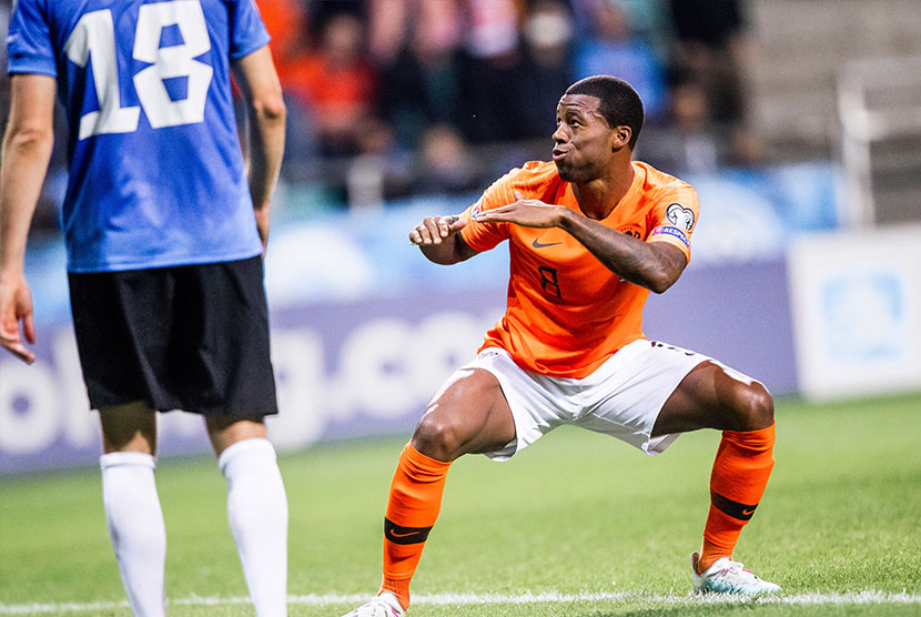 Wijnaldum merayakan golnya ke gawang Estonia pada laga kualifikasi Grup C Piala Eropa 2020 di Tallinn, Estonia, Selasa (10/9) WIB dini hari. Belanda menang 4-0 pada pertandingan ini.  