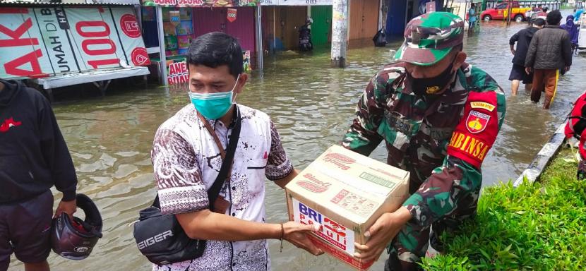 Wilayah Pantura diterjang banjir hebat dalam sepekan ini. Ribuan rumah dan ruas jalan di wilayah ini terendam air. Bank BRI bergerak cepat turut membantu korban banjir dengan memberikan bantuan tanggap bencana. 