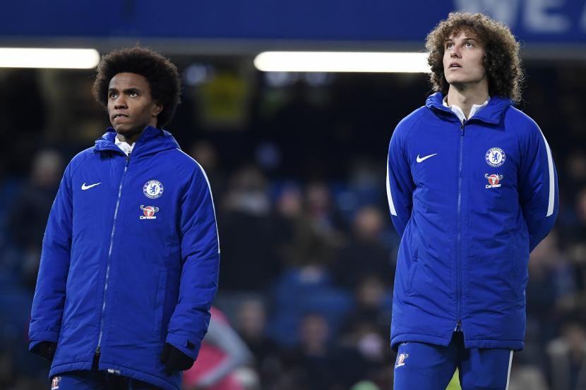 Willian (kiri) dan David Luiz saat masih sama-sama memperkuat Chelsea.