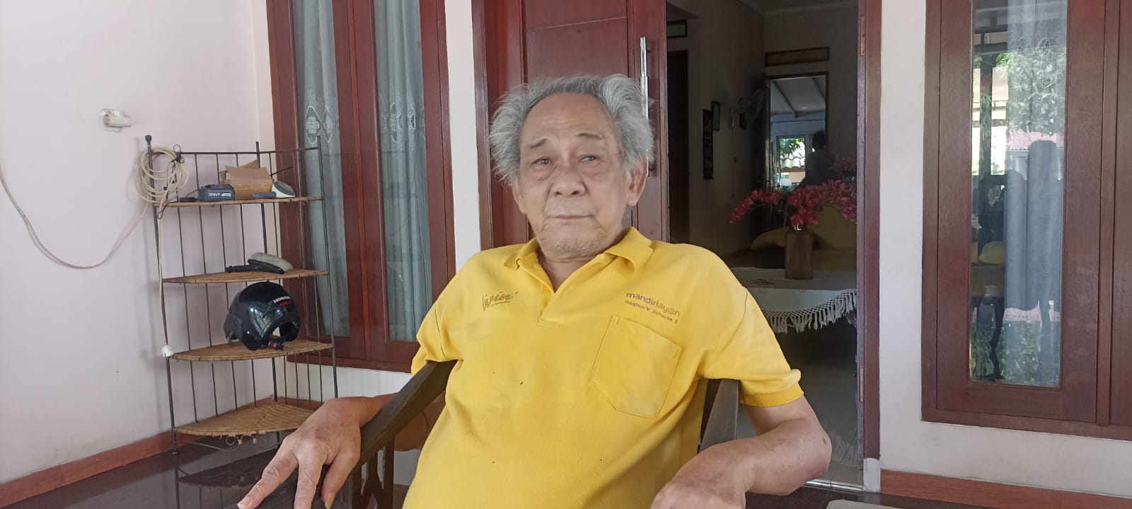 Willy Jonathans, kerabat dari Miliano Jonathans saat diwawancara Republika di Depok, Jabar, Senin (25/8/2025).