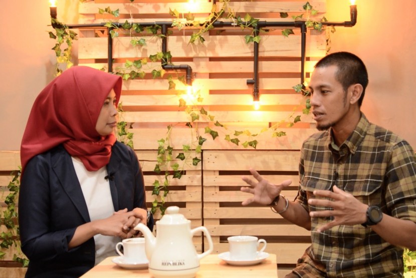 Willy Kurniawan (kanan) bersama jurnalis Republika Yeyen Rostiyani di program iMpresi, Republika TV