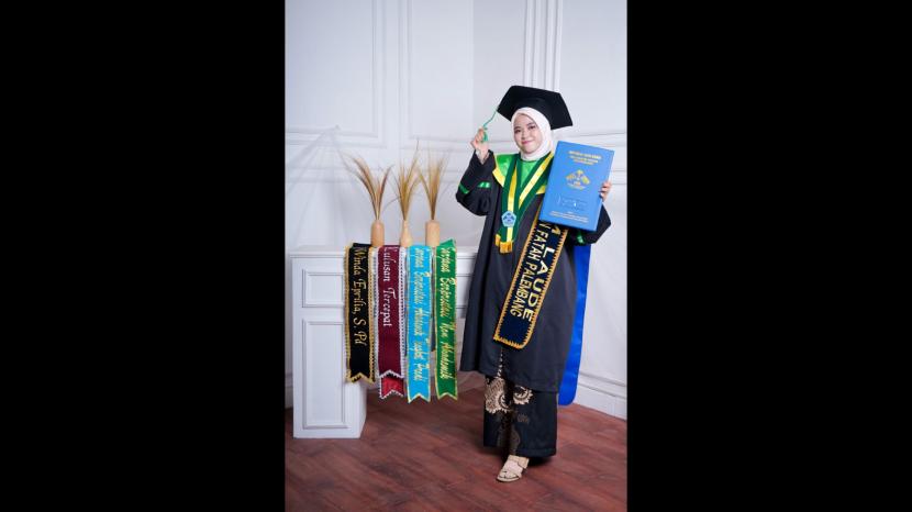 Winda Eprilia, peserta  Cendekia Baznas UIN Raden Fatah menjadi lulusan tercepat, terbaik, berprestasi dan  magna cumlade.