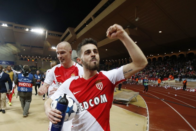 Winger AS Monaco, Bernardo Silva merayakan kemenangan atas Manchester City pada laga Liga Champions di Stade Louis II, Kamis (16/3) dini hari WIB. Monaco melaju ke babak delapan besar.