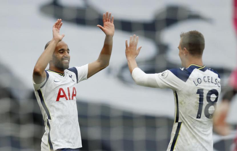 WInger Tottenham Hotspur Lucas Moura (kiri) merayakan golnya ke gawang Newcastle United.