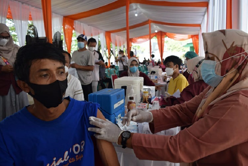 Winland Development, pengembang Grand Mekarsari Residence (GMR) yang menfasilitasi penyelenggaraan vaksinasi massal bagi masyarakat, di kantor pemasaran, Jalan Raya Cileungsi – Jonggol, Kabupaten Bogor, pada 20 hingga 22 September 2021