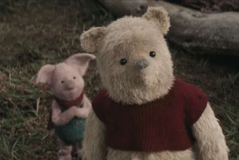 Winnie the Pooh dan Piglet dalam film Christopher Robin.