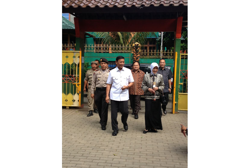 Wiranto tiba di TPS10 Bambu Apus, Jakarta Timur, Rabu (9/4).
