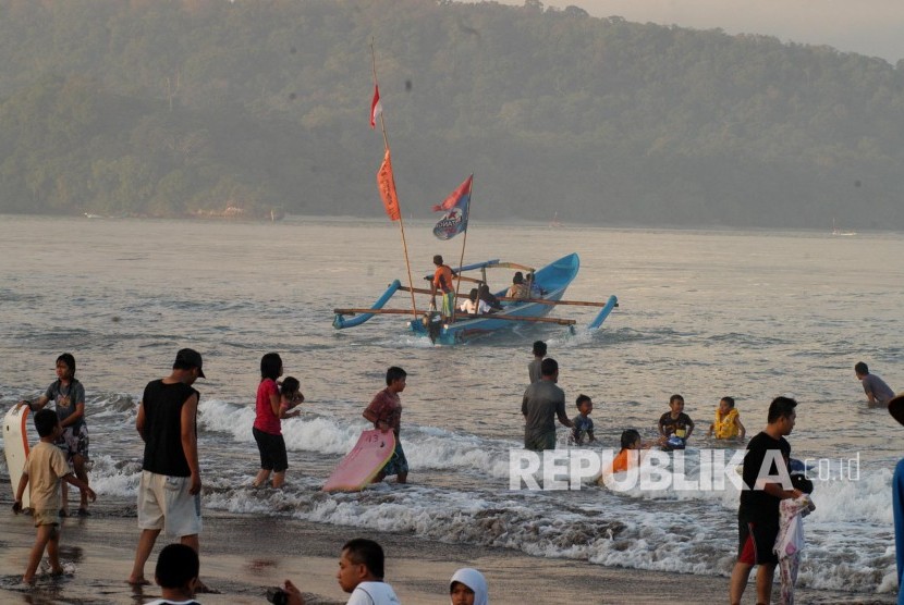 Wisata alam Pantai Pangandaran. (Republika/Edi Yusuf)