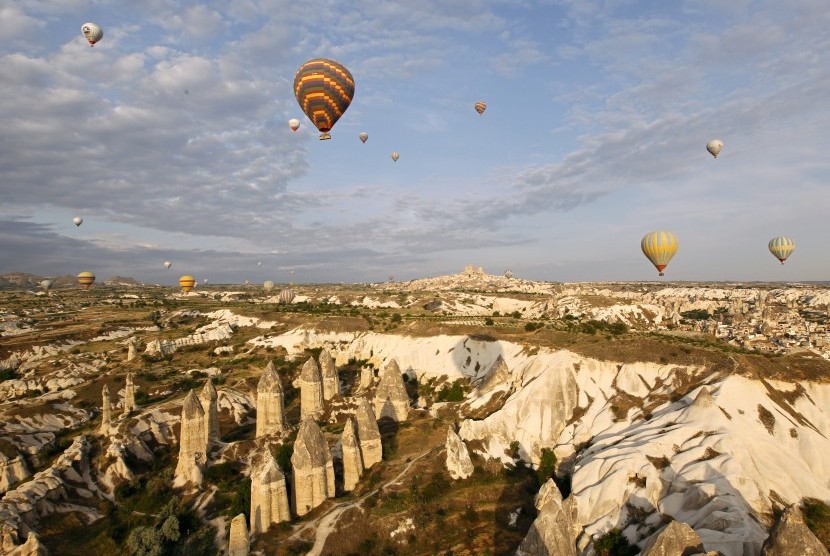 Wisata balon udara di Cappadocia, Turki.