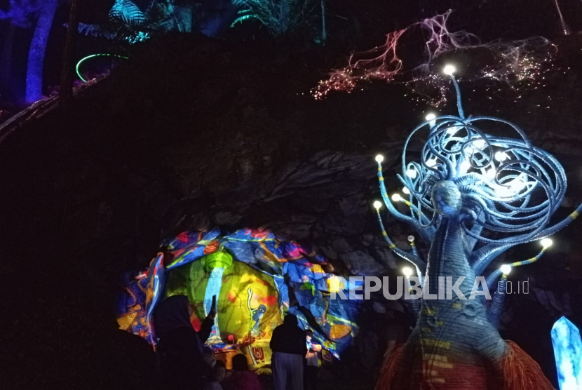 Wisata Malam Taman Main Mili-mili di TWGC Lembang, Kabupaten Bandung Barat.