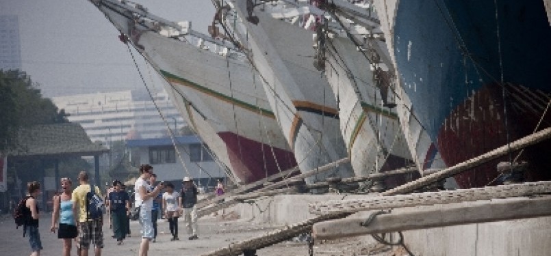 Wisatawan asing di Pelabuhan Sunda Kelapa