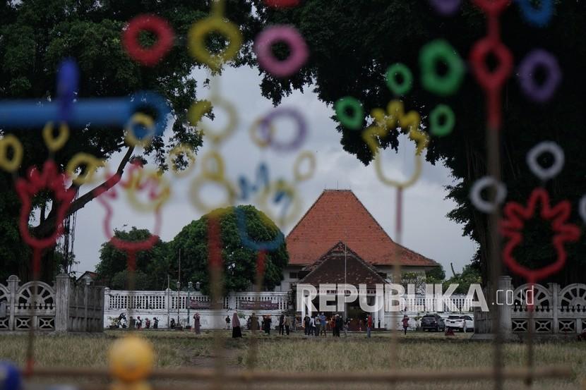 Wisatawan berkunjung ke kawasan wisata Alun-Alun Selatan, Yogyakarta, Senin (21/6/2021). Pemerintah akan memperkuat Pemberlakuan Pembatasan Kegiatan Masyarakat (PPKM) skala mikro selama 14 hari, yakni mulai 22 Juni hingga 5 Juli 2021 yang akan dituangkan dalam instruksi Mendagri. 