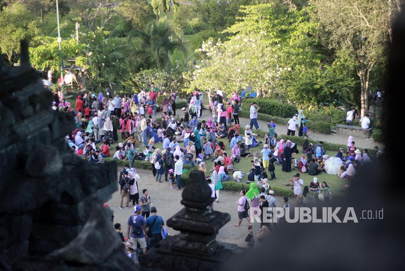 Wisatawan memadati wisata Candi Borobudur, Magelang Jawa Tengah 