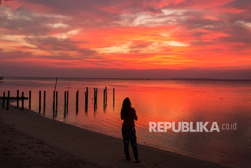 Pantai Blebak Jepara Ramai Dikunjungi Warga Nikmati Sunset (ilustrasi).