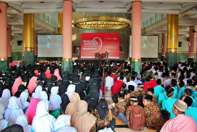 Kegiatan Wisuda Akbar Rumah Tahfiz ke-9 di masjid kampus di Yogyakarta (ilustrasi).