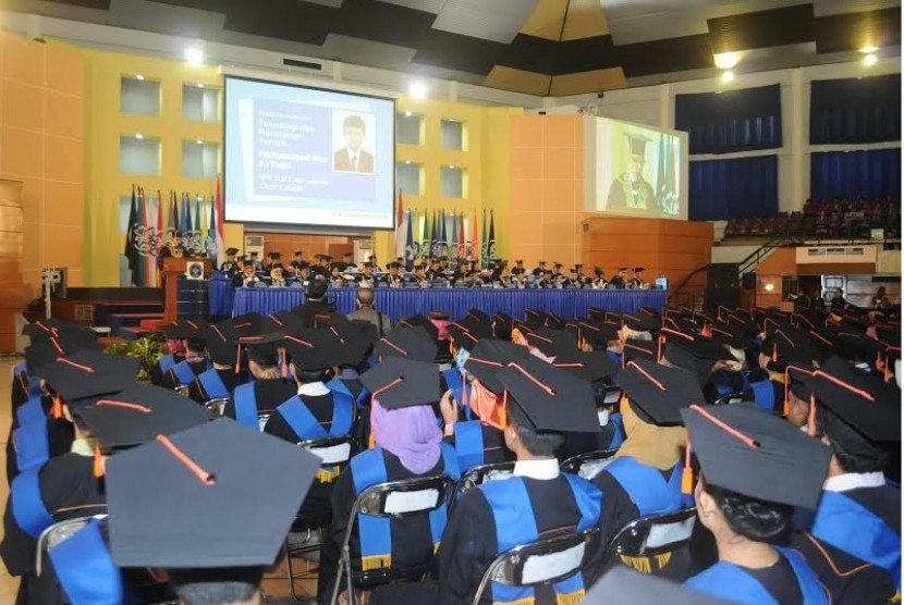 Wisuda Ahli Madya ITB