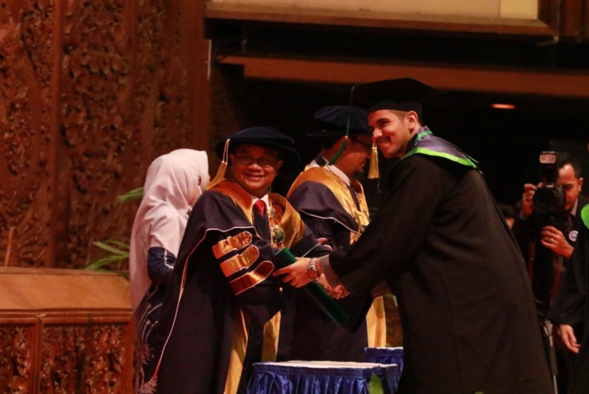 Wisuda ke-22 Universitas Al Azhar Indonesia