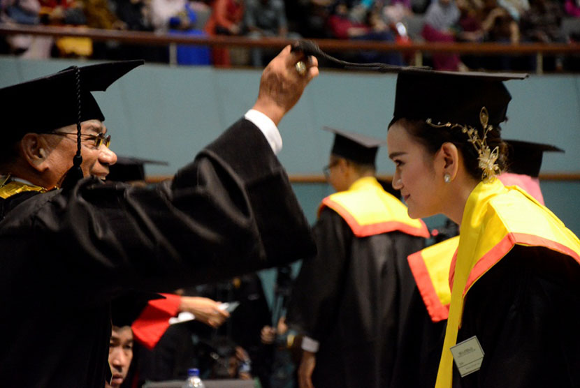 Wisuda mahasiswa Unas