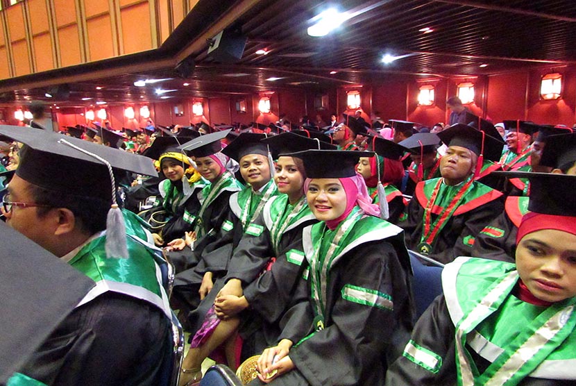  Wisuda Sarjana ke-20 sekaligus Pascasarjana ke-10 Universitas Islam Attahiriyah, Jakarta, Ahad (24/1). (foto: dok. UNIAT)