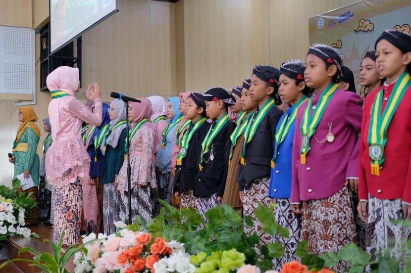 Wisuda SD Muhammadiyah diselenggarakan di Grha Ibnu Sina SMA Muhammadiyah 2 Yogyakarta, Sabtu (15/6/2024).