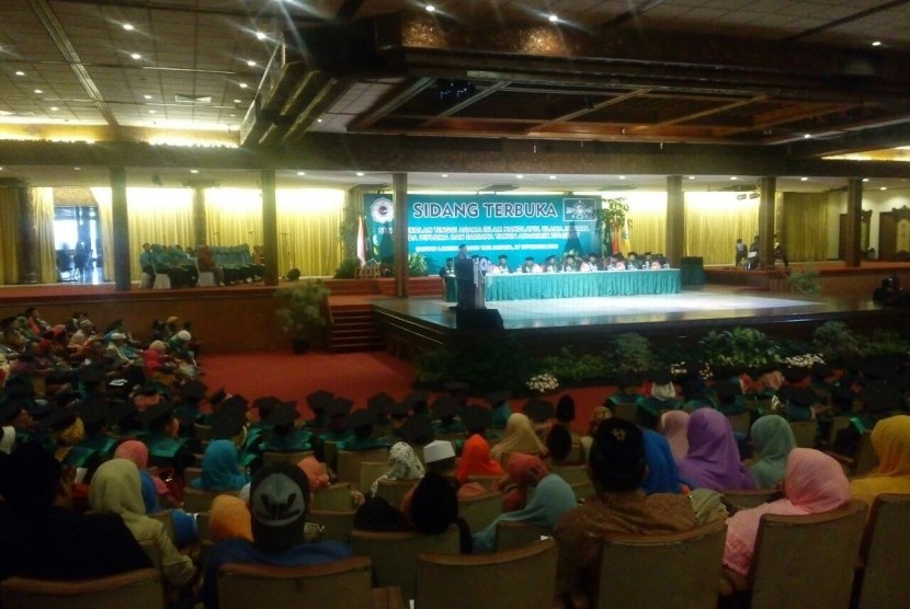 Wisuda  Sekolah Tinggi Agama Islam Nahdlatul Ulama (STAINU) Jakarta