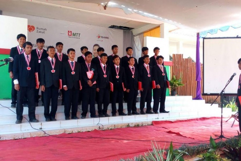 Wisuda SMK Peternakan Juara MTT di Subang