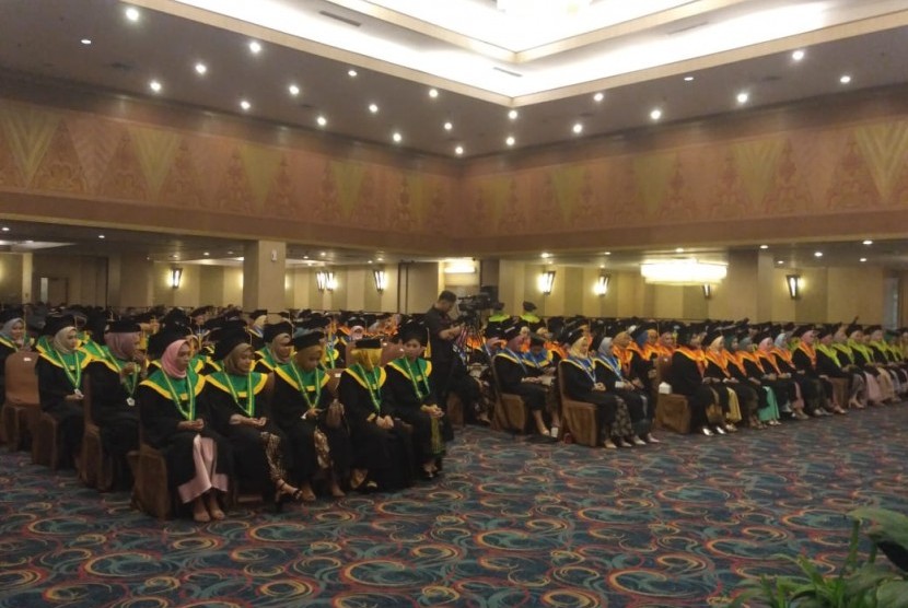 Wisuda STIKES Bani Saleh.