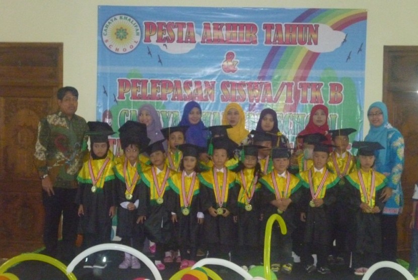 wisuda TK Cahaya Khalifah School 