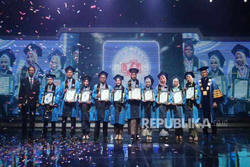 Wisuda UBSI akan berlangsung pada 30 November hingga 5 Desember 2025 di BSI Convention Center, Kaliabang, Bekasi.